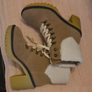 Oasis Society Tan Lace Up Boots with Cream Lining. NEW